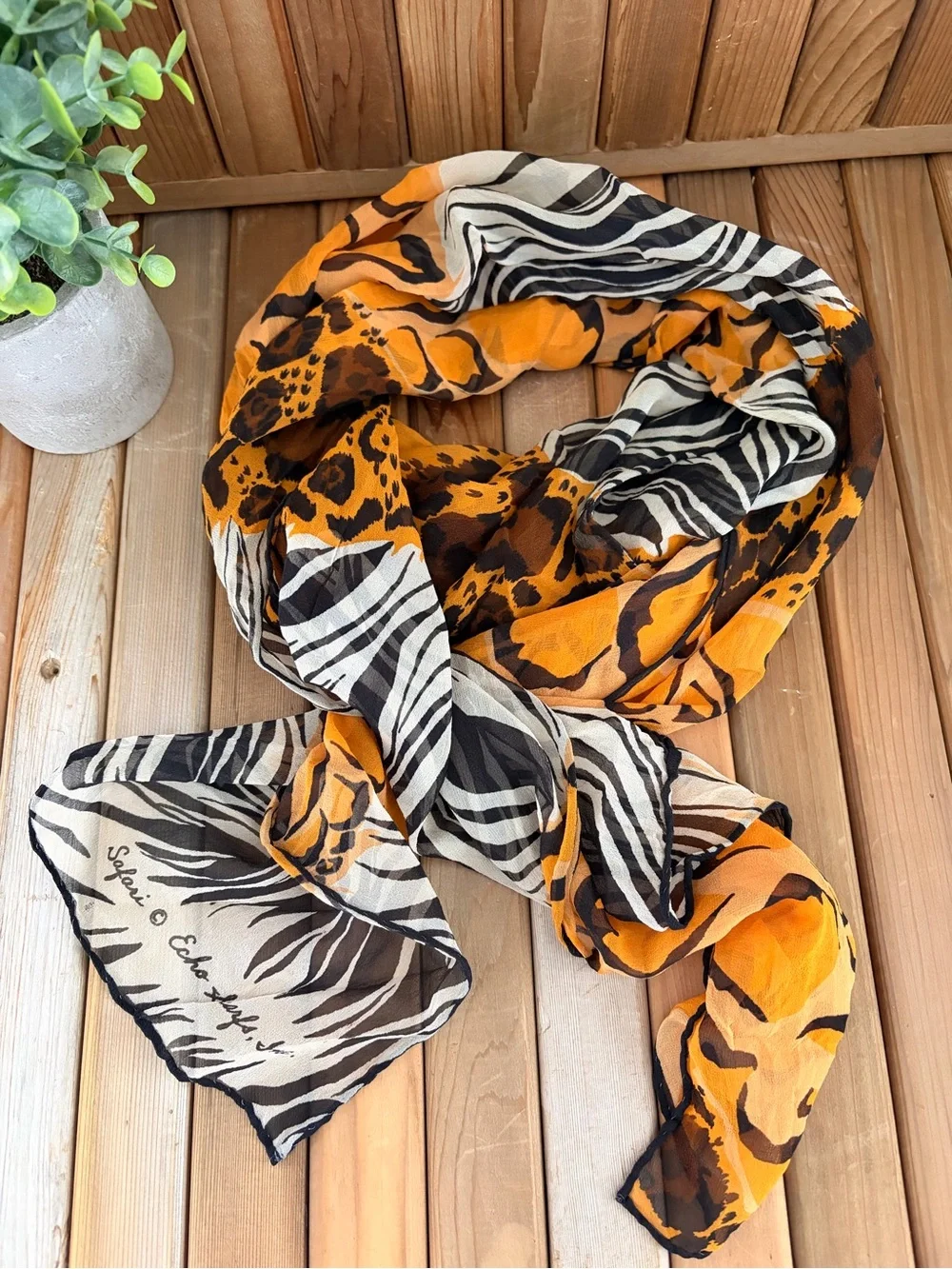 Safari Echo vintage animal